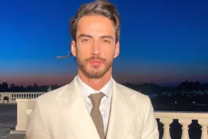 Corcun bəylik geyimində fotosu müzakirə yaratdı