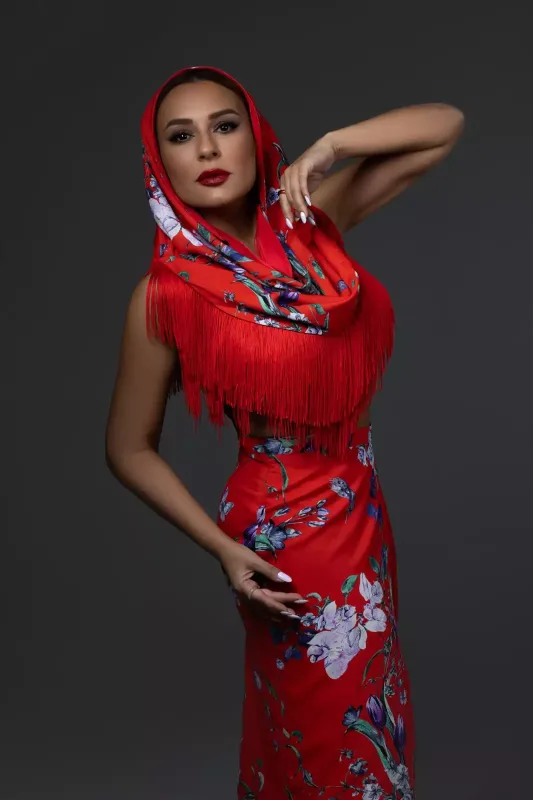 Tünzalə qırmızılar içində