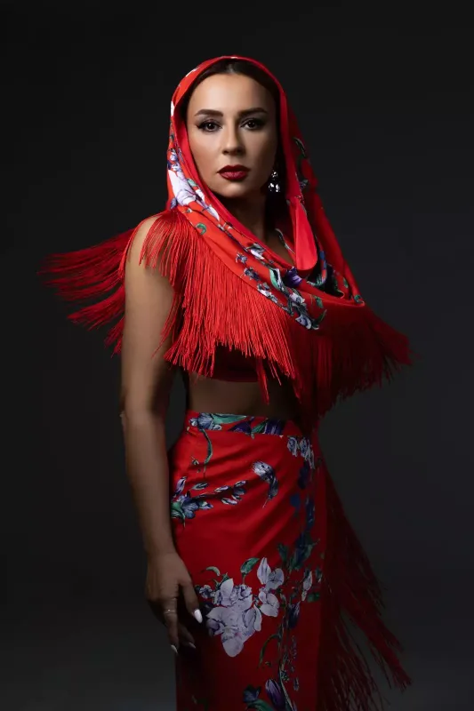 Tünzalə qırmızılar içində