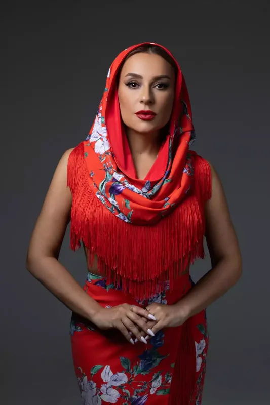 Tünzalə qırmızılar içində