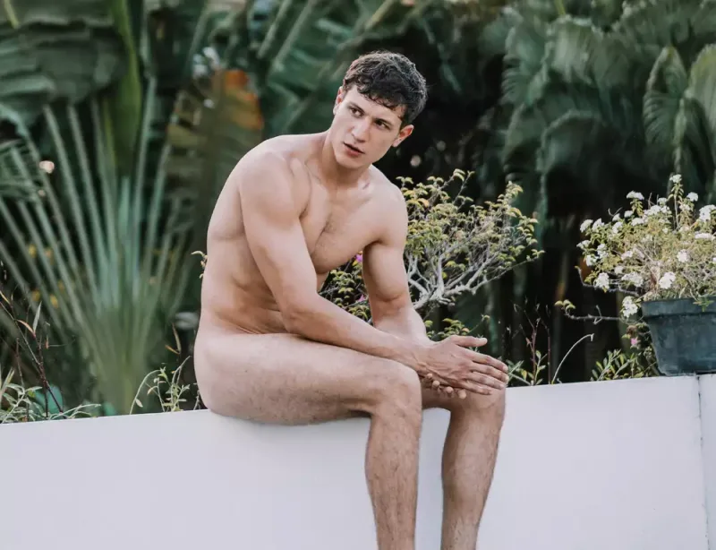 Türk modelin çılpaq fotoları üzə çıxdı