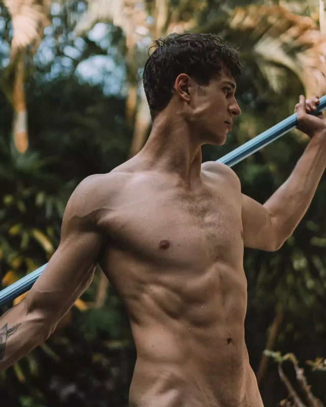 Türk modelin çılpaq fotoları üzə çıxdı