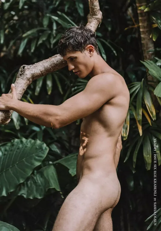 Türk modelin çılpaq fotoları üzə çıxdı