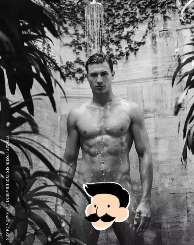 Türk modelin çılpaq fotoları üzə çıxdı