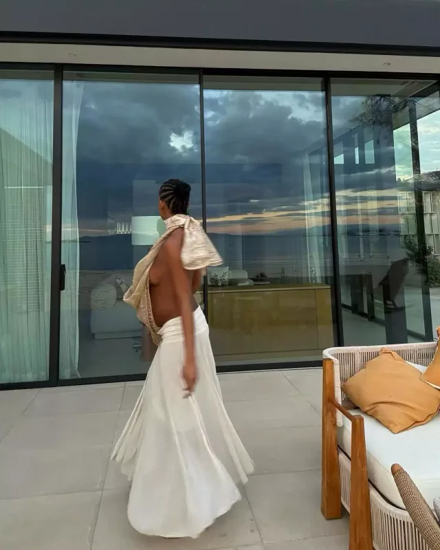 Aktyorun hamilə sevgilisi çılpaq fotoları ilə gündəmdə