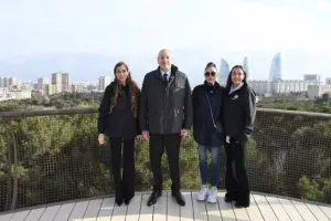 Prezident ailəsi ilə Mərkəzi Nəbatat Bağının açılışında