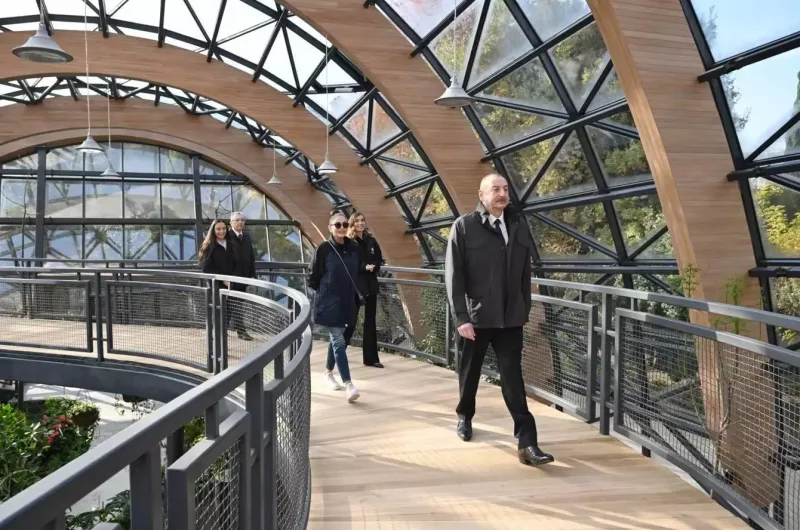 Prezident ailəsi ilə Mərkəzi Nəbatat Bağının açılışında