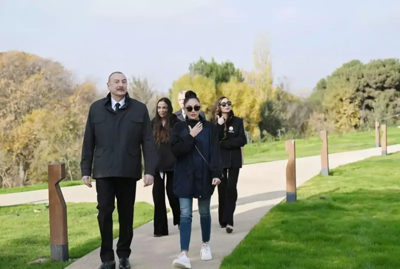 Prezident ailəsi ilə Mərkəzi Nəbatat Bağının açılışında