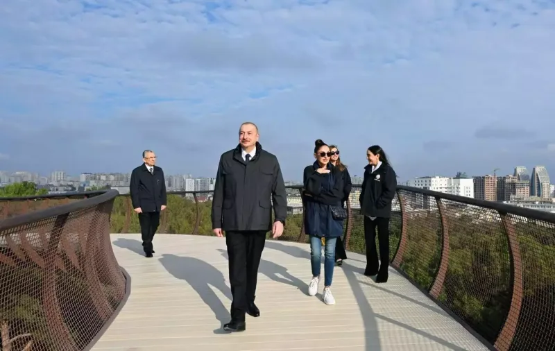 Prezident ailəsi ilə Mərkəzi Nəbatat Bağının açılışında