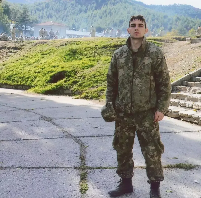 Əsgərlikdən qayıtdı...