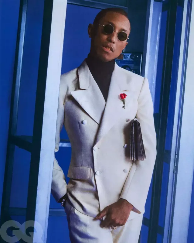 Dünya ulduzu təpədən dırnağa “Louis Vuitton”a büründü