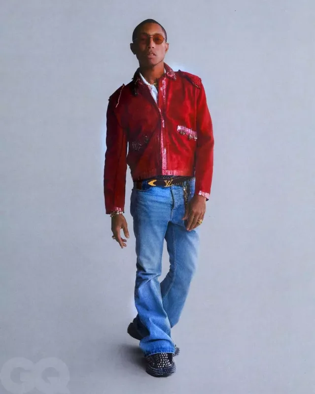 Dünya ulduzu təpədən dırnağa “Louis Vuitton”a büründü