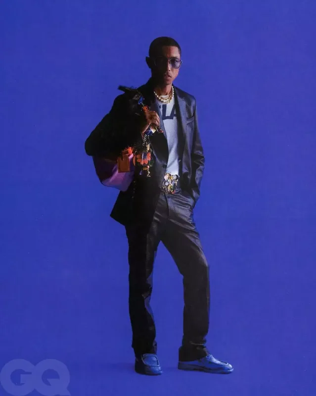 Dünya ulduzu təpədən dırnağa “Louis Vuitton”a büründü