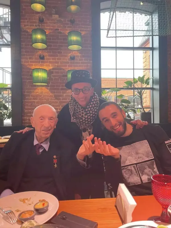 Aydandan atası Tahir Salahovla bağlı paylaşım