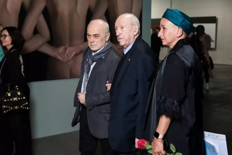 Aydandan atası Tahir Salahovla bağlı paylaşım