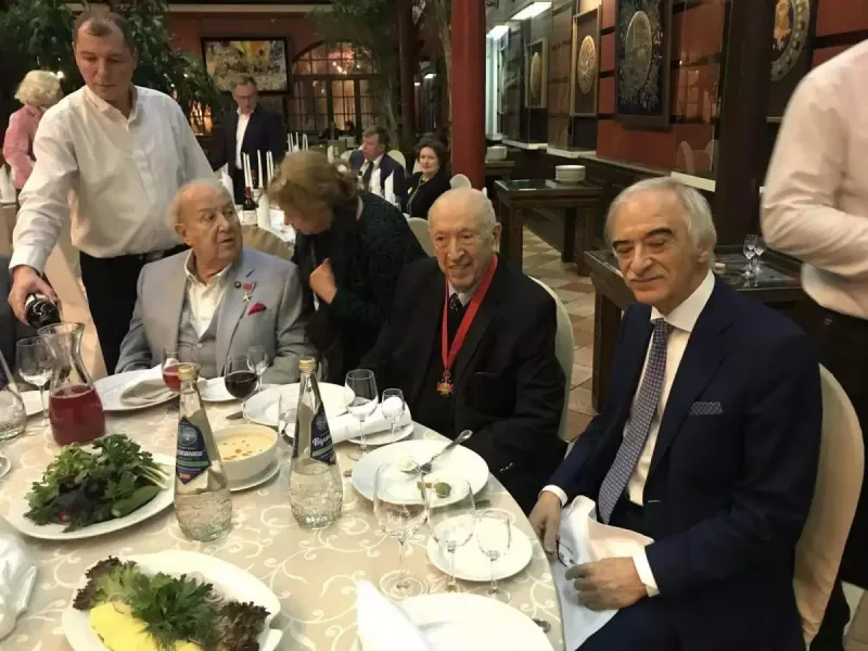 Aydandan atası Tahir Salahovla bağlı paylaşım