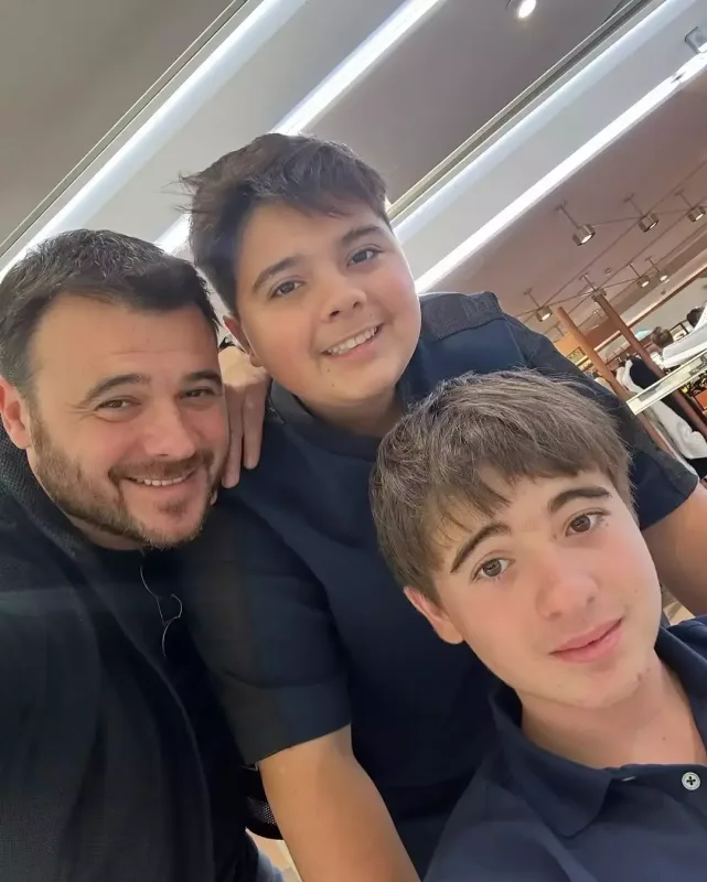 “Sizinlə fəxr edirəm” - Emindən oğullarına