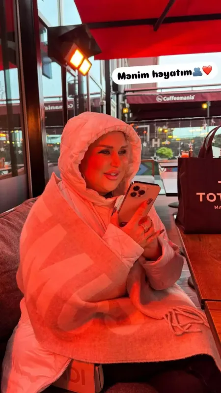 Nəzrindən anası ilə paylaşım