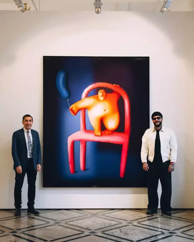 Timati dodaq uçuqladan məbləğə rəsm əsəri aldı