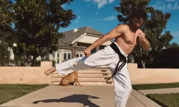 Van Dammın oğlu atası kimi karateyə başladı