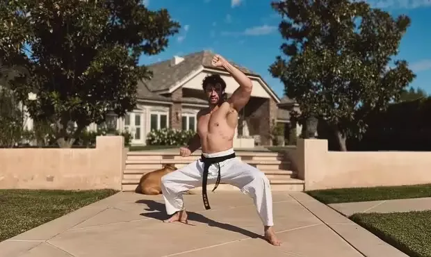 Van Dammın oğlu atası kimi karateyə başladı