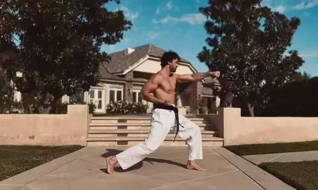 Van Dammın oğlu atası kimi karateyə başladı