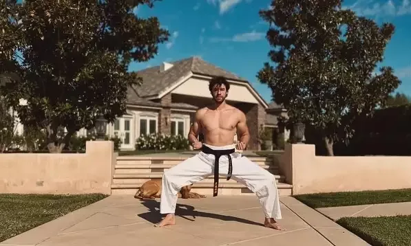 Van Dammın oğlu atası kimi karateyə başladı