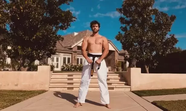 Van Dammın oğlu atası kimi karateyə başladı