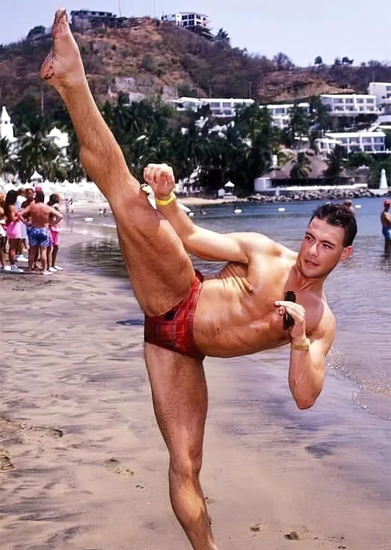 Van Dammın oğlu atası kimi karateyə başladı