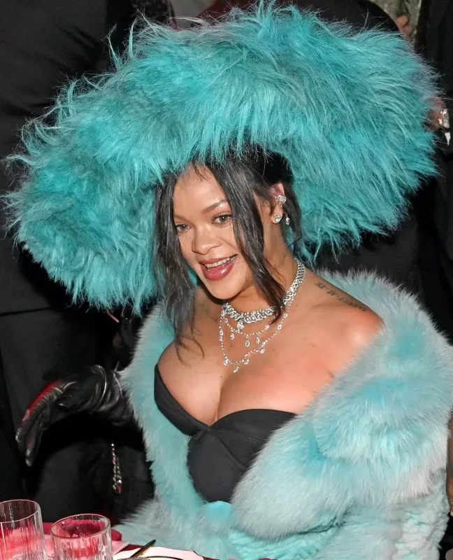 Rihannanın tərzi müzakirə olundu