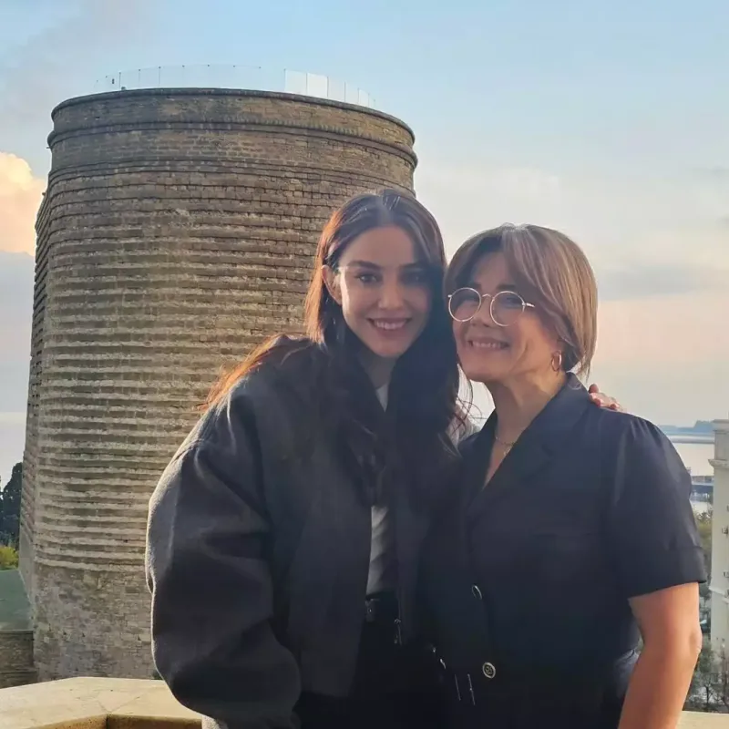 Özge Gürellə Mehriban Zəki bir arada