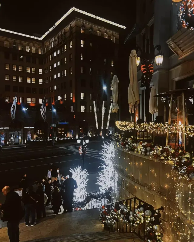 Suada baldızı ilə “Yeni İl” yarmarkasında