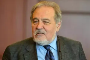 İlber Ortaylının canlı yayımda halı pisləşdi