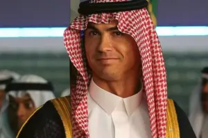 Ronaldo namaz qılmağa hazırlaşır