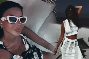 Ayseldən çimərlik pozları