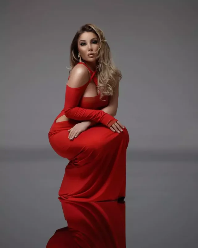 “İkiüzlü insanlara normal baxıram”