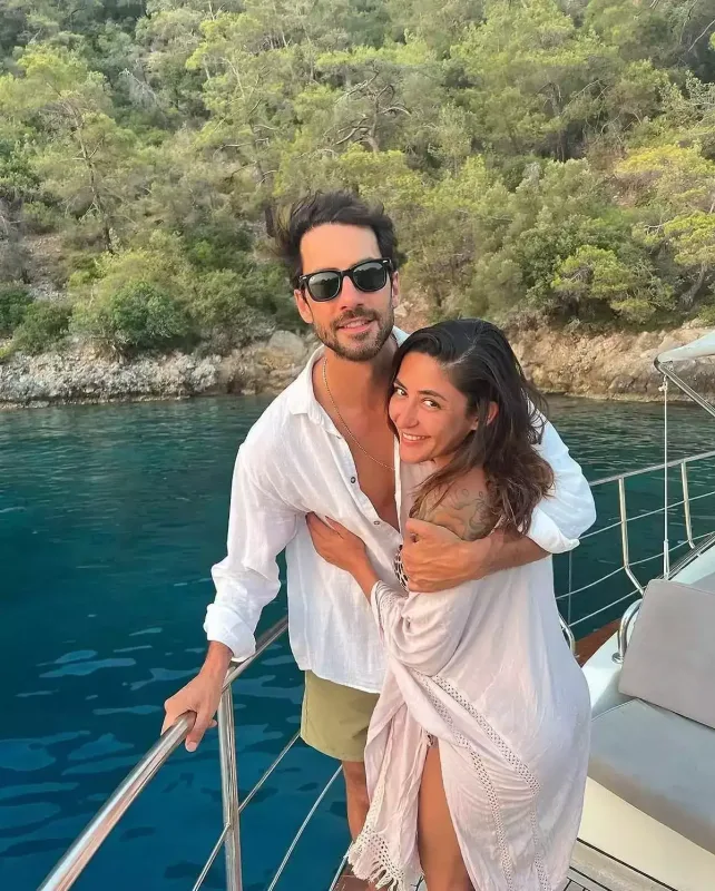 Boşanma ərəfəsində olduğu əri ilə barışdı