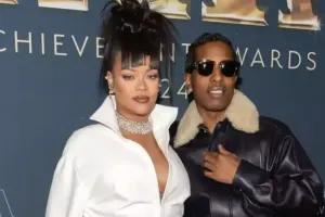 Rihanna sevgilisi ilə qırmızı xalıda