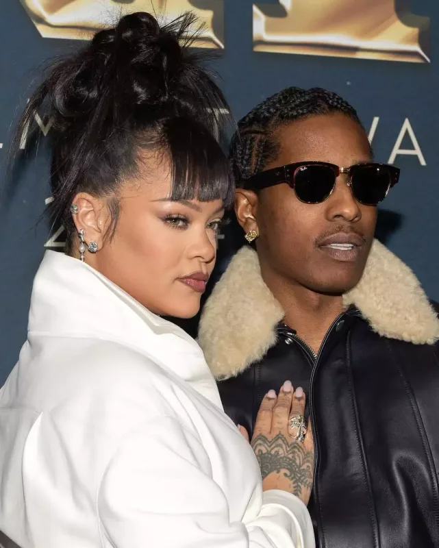 Rihanna sevgilisi ilə qırmızı xalıda