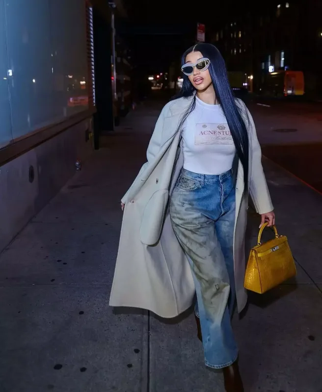 Bir aya 3 milyon dollar xərcləyir