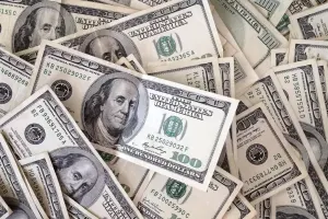 Atasını görmək istəməsə də, mirasına yiyələndi