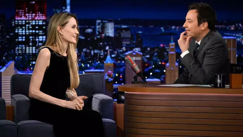 Ancelina verilişə ayaqyalın çıxdı