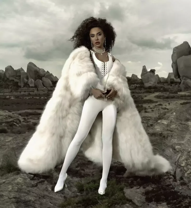 “Savadsız cəmiyyətin iç üzünü ortaya çıxartdı”