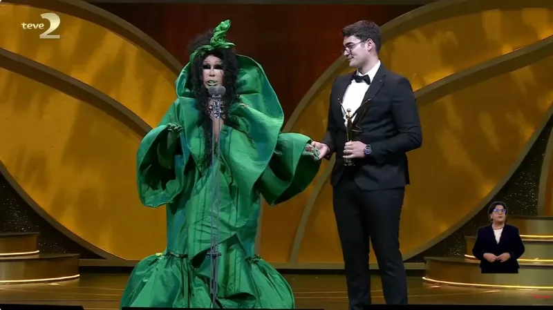 Bülent Ersoyun qəribə imici...