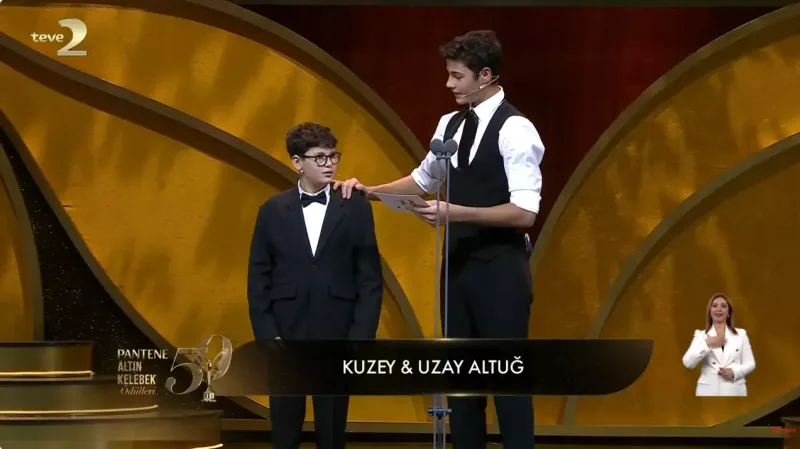 Mükafatı övladlarından aldı, ağladı