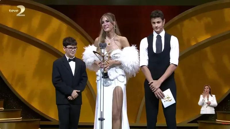 Mükafatı övladlarından aldı, ağladı