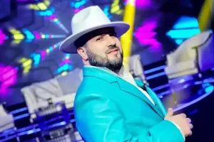 “Toyda necə əsəbiləşdimsə səsim batdı”