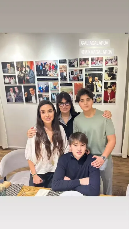 Leyla Əliyeva oğulları və Eminin anası ilə fotosunu paylaşdı
