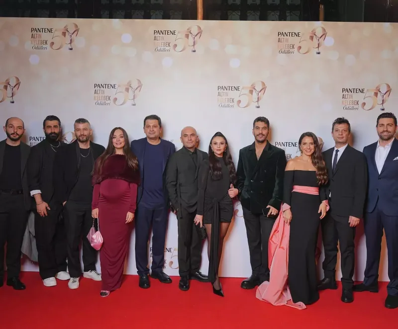 Qırmızı xalıda yarış!