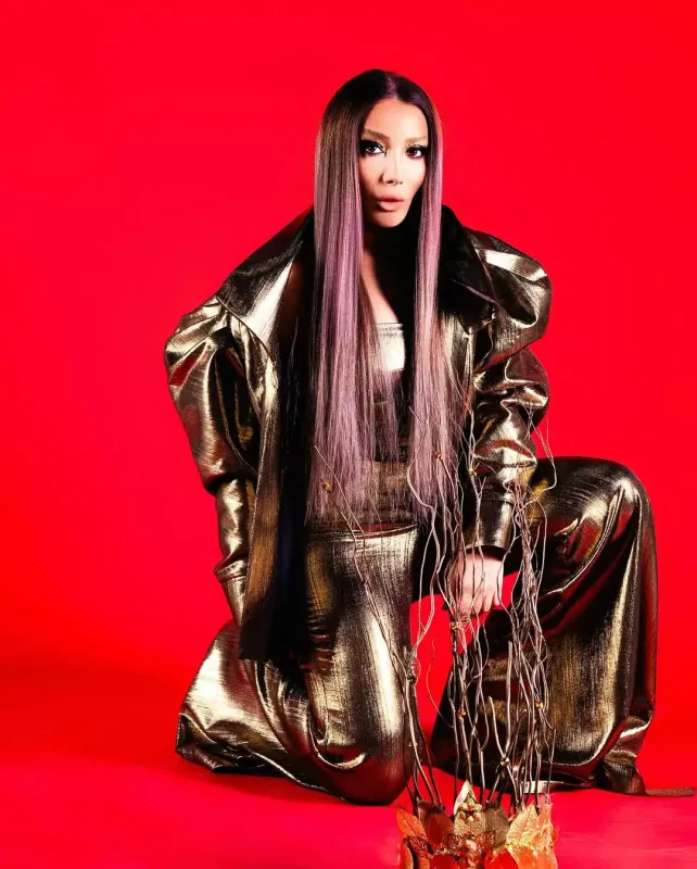 Günay bu dəfə qızılı “look”da